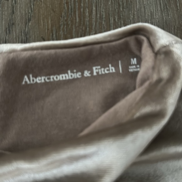 Abercrombie & Fitch Paloma Top - NWT - Medium - Picture 5 of 5